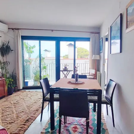 Cosy Flat In Pretty Seaside Town *